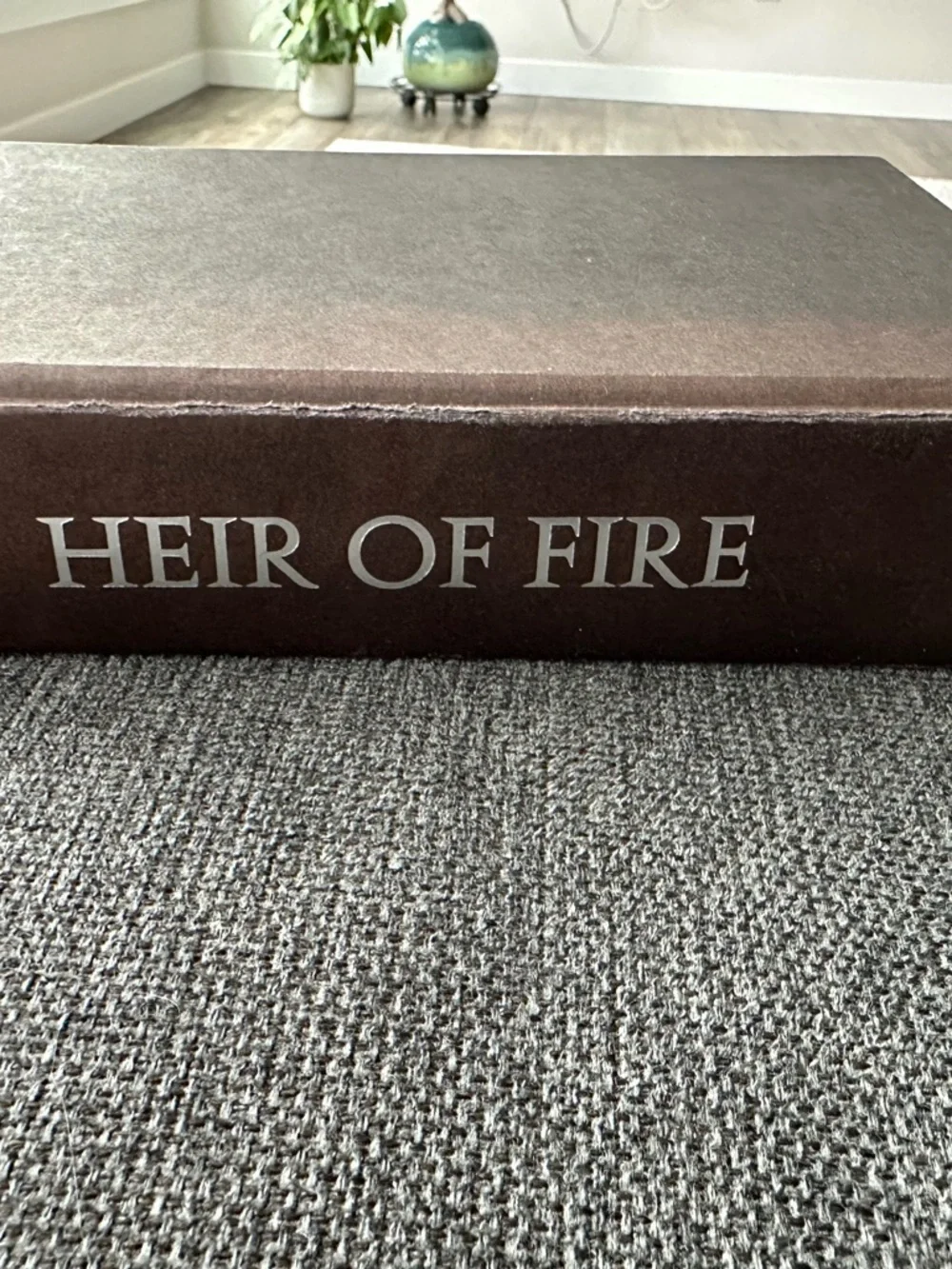 Heirs of fire 🔥 by SARAH J.
MAAS/ hardcover book - Picture 3 of 10